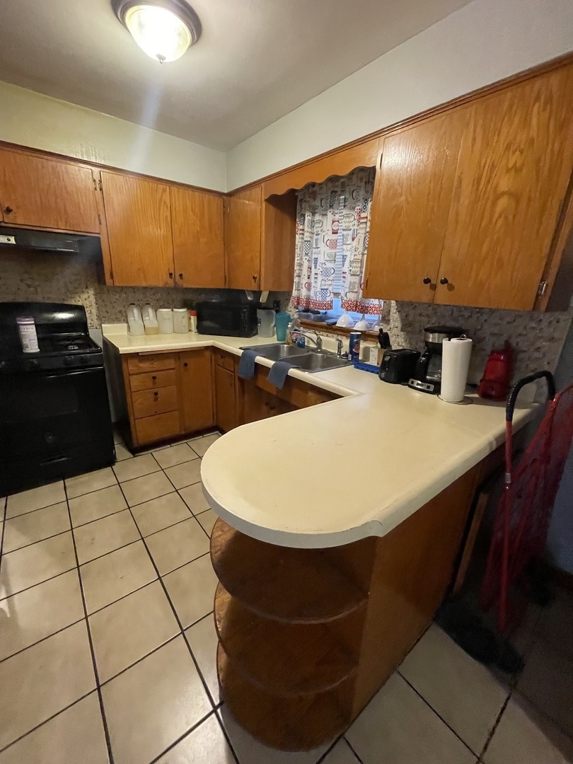 2328 N Lawndale Avenue Property Photo 8