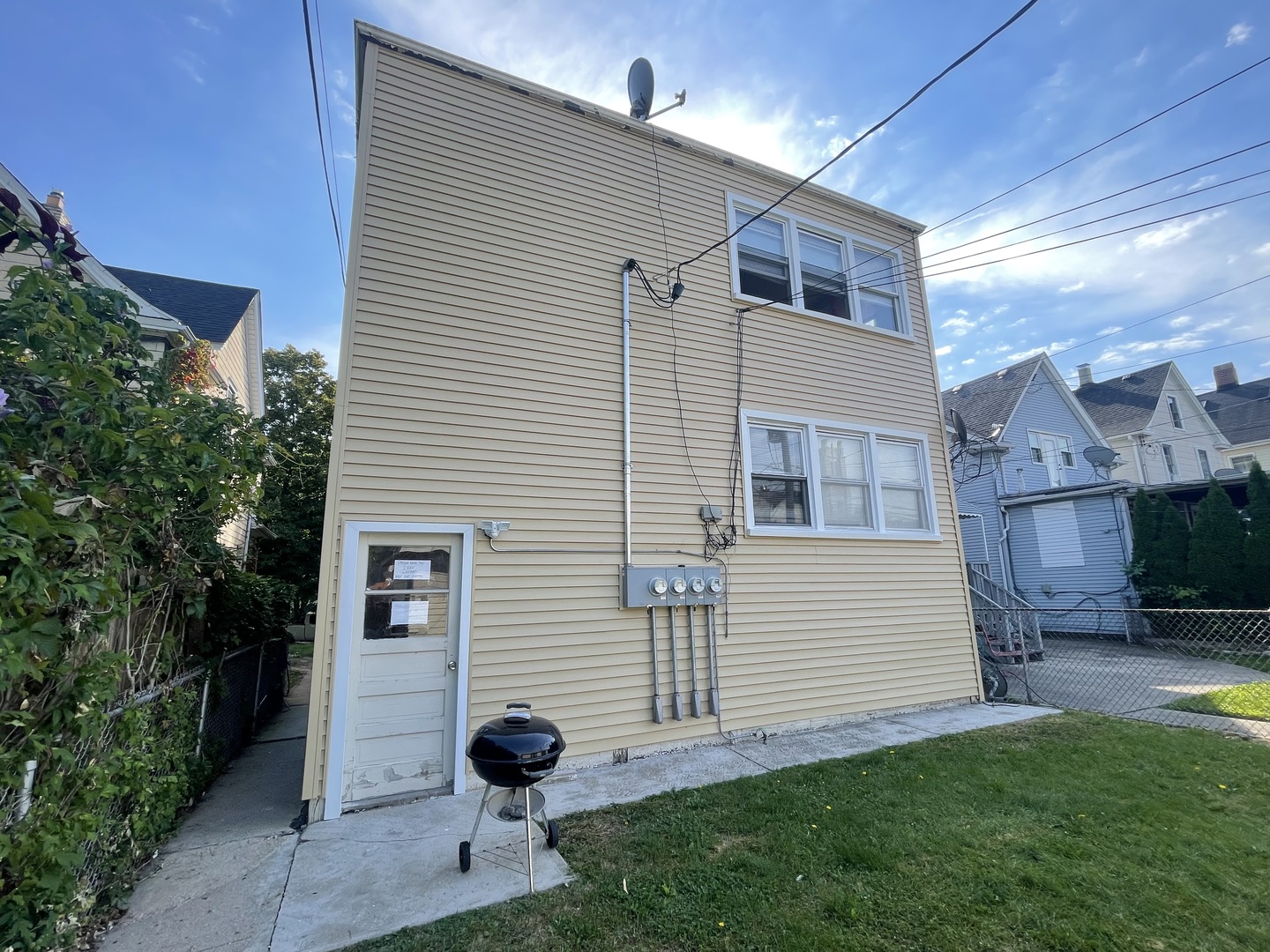 2328 N Lawndale Avenue Property Photo 20