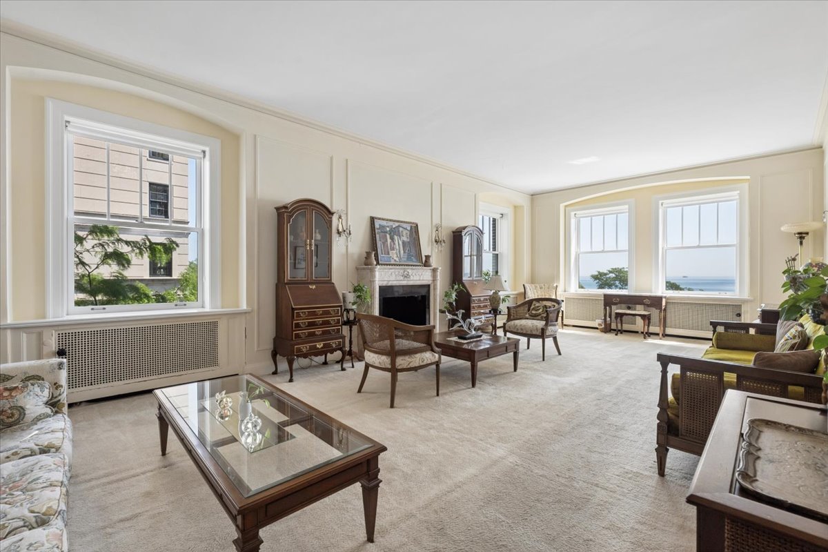 1448 N Lake Shore Drive 5b Property Photo 3