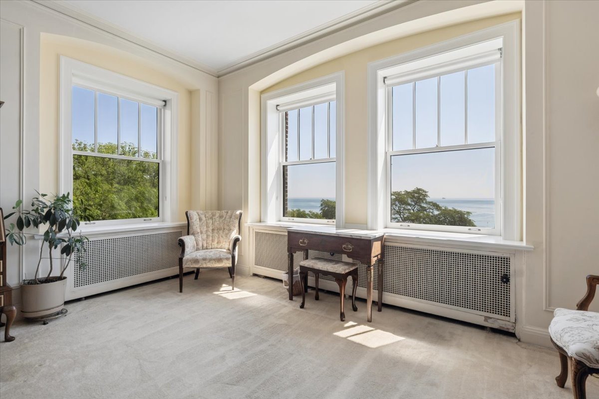 1448 N Lake Shore Drive 5b Property Photo 4
