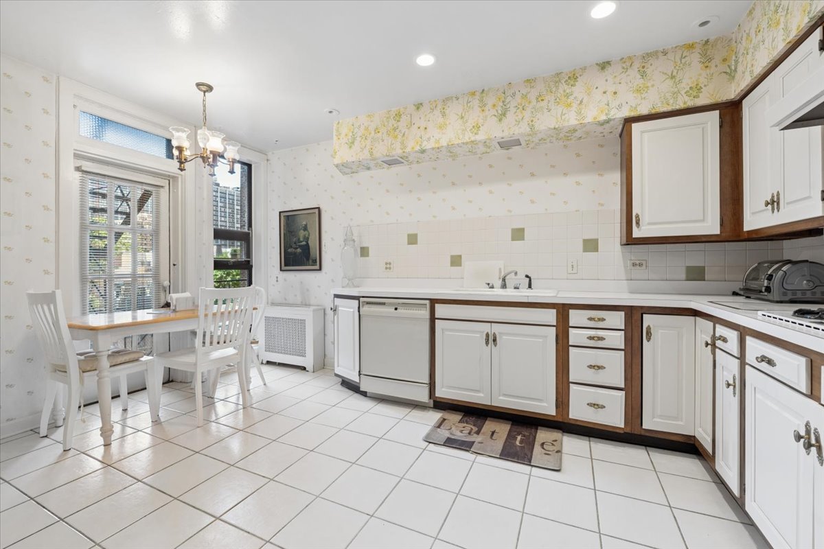 1448 N Lake Shore Drive 5b Property Photo 8