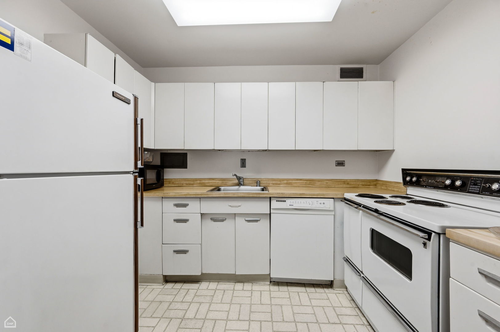 910 N Lake Shore Drive 2518 Property Photo 8