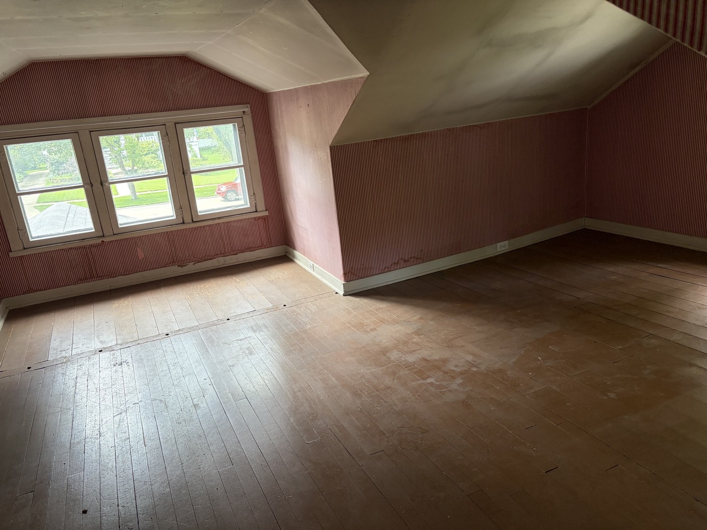 240 Hill Avenue Property Photo 11