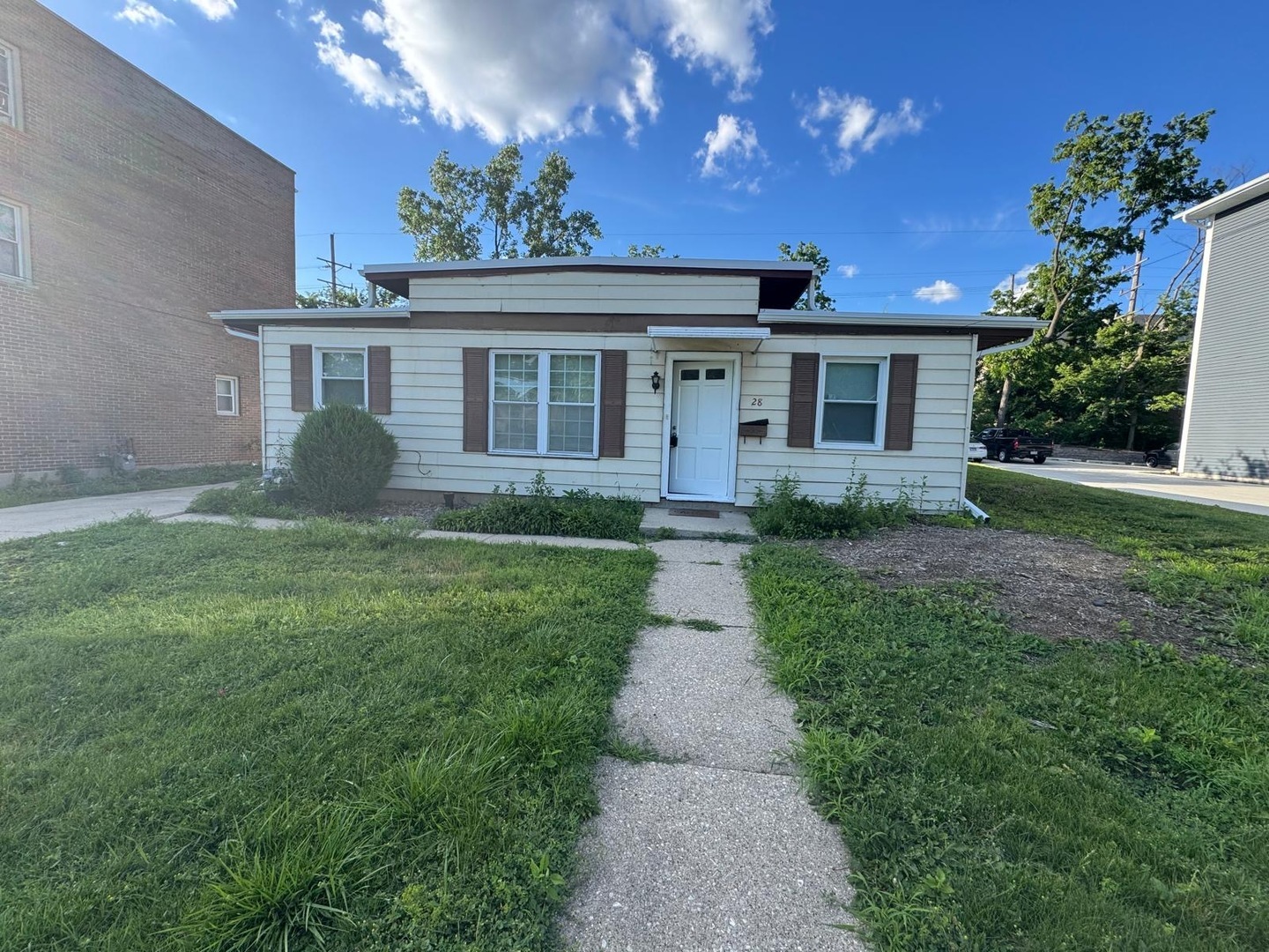 28 W Willow Street Property Photo 1