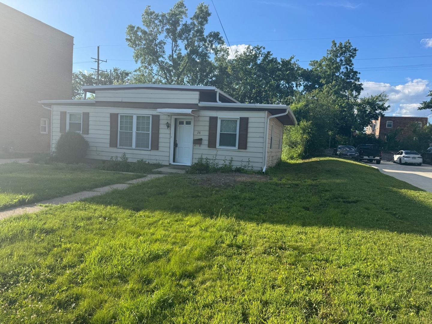 28 W Willow Street Property Photo 2
