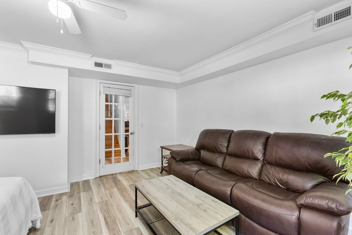 867 W Cornelia Avenue 1 Property Photo 29