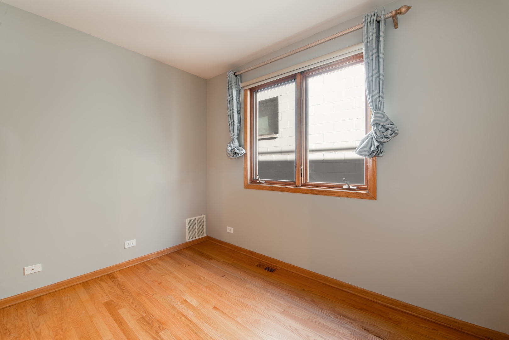 1508 W Superior Street 1 Property Photo 6
