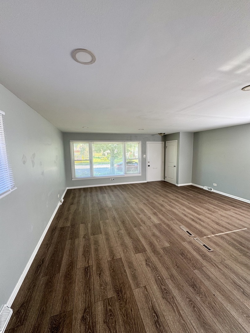 1102 W 111th Street Property Photo 3