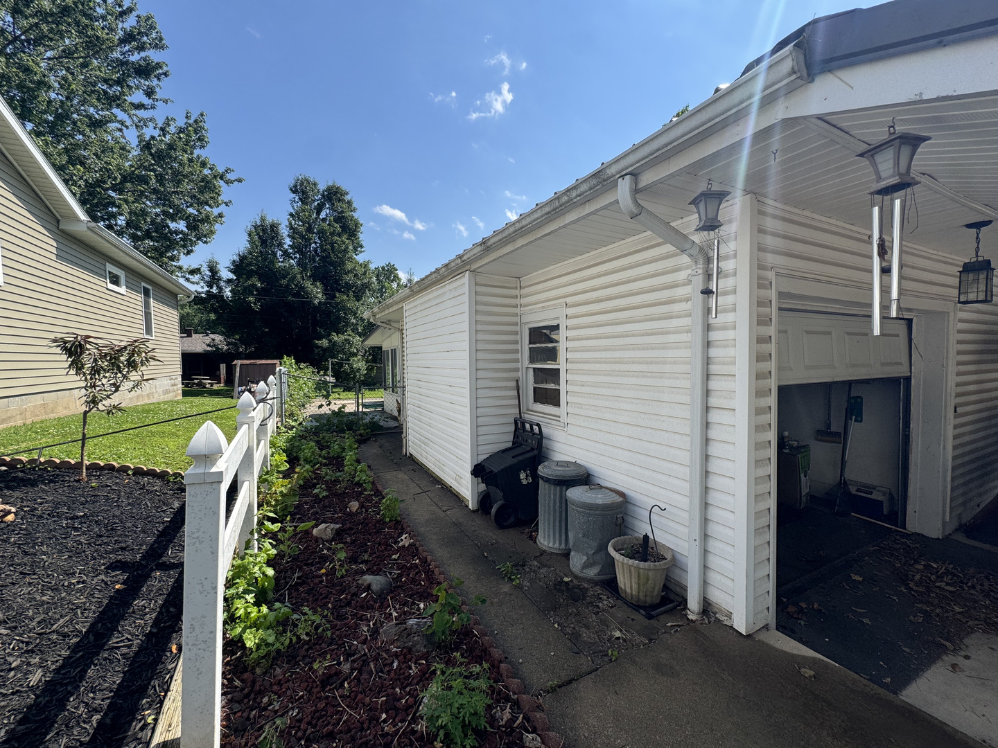 1008 W Jay Street Property Photo 5