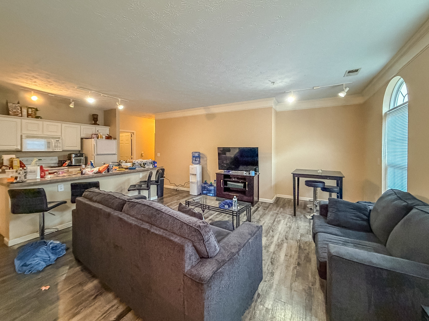 1903 N Lincoln Avenue 220 Property Photo 2