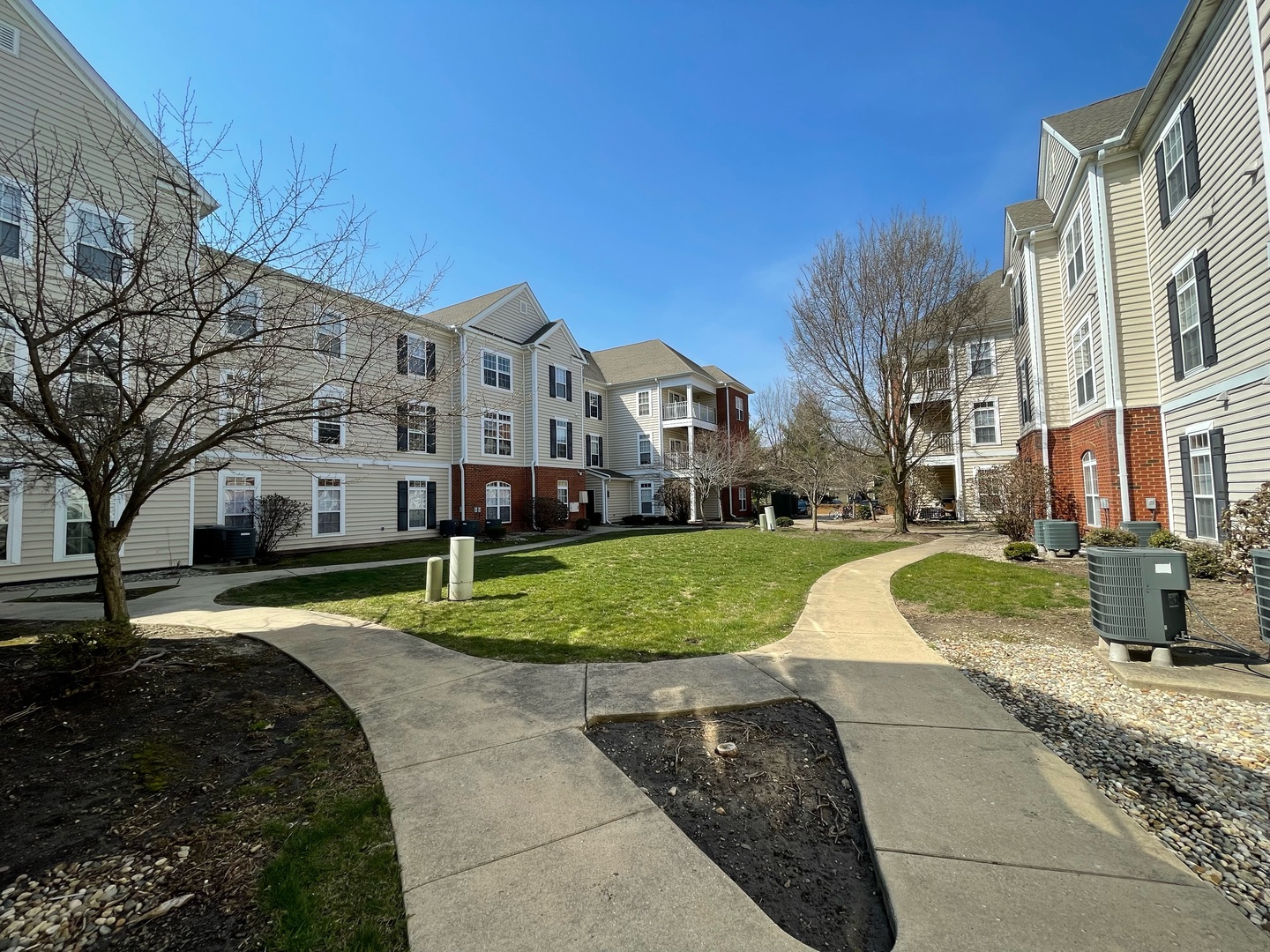 1903 N Lincoln Avenue 220 Property Photo 17