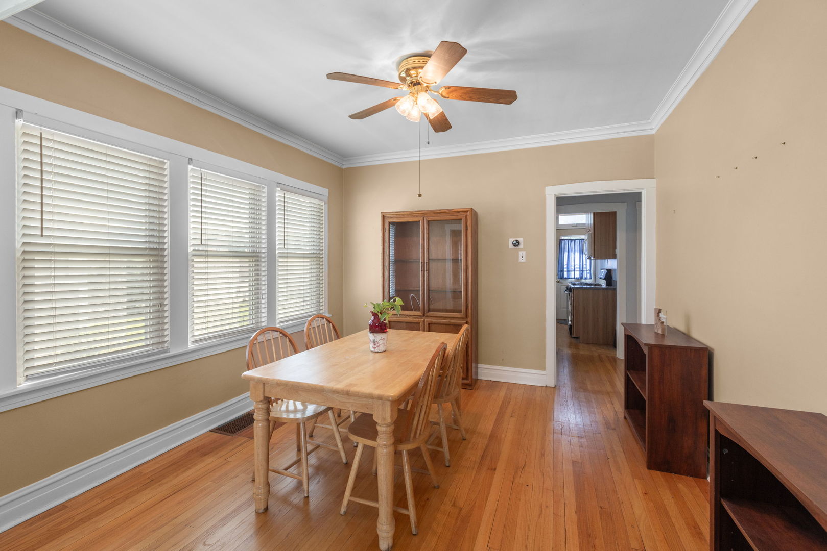 4030 Vernon Avenue Property Photo 5