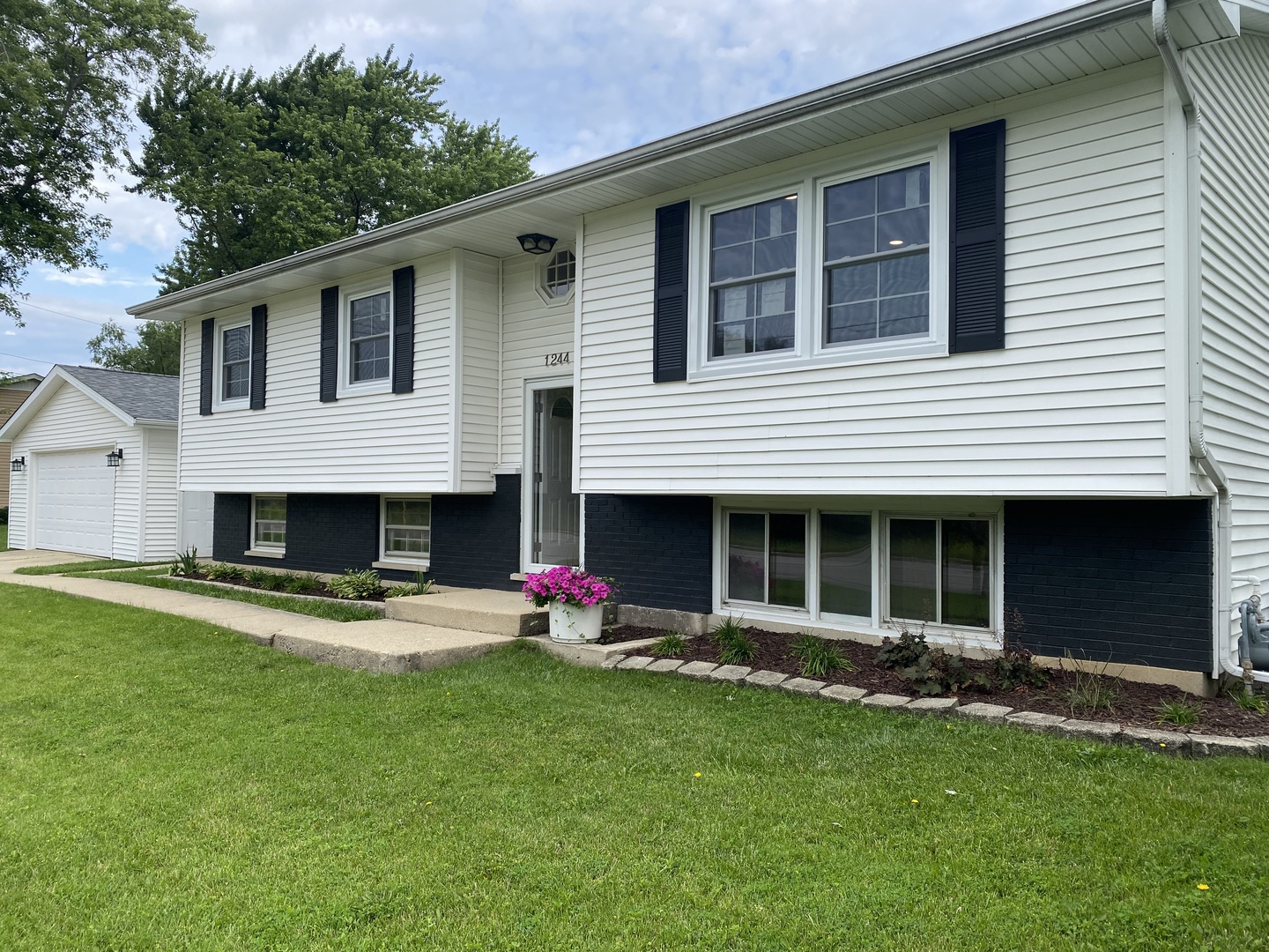 1244 Walnut Avenue Property Photo 1