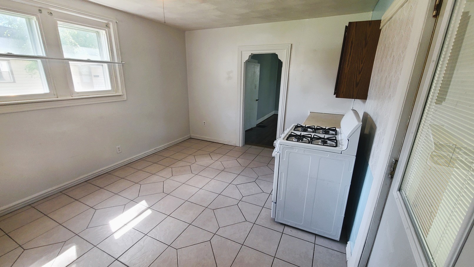 1826 W 1st Street Property Photo 6