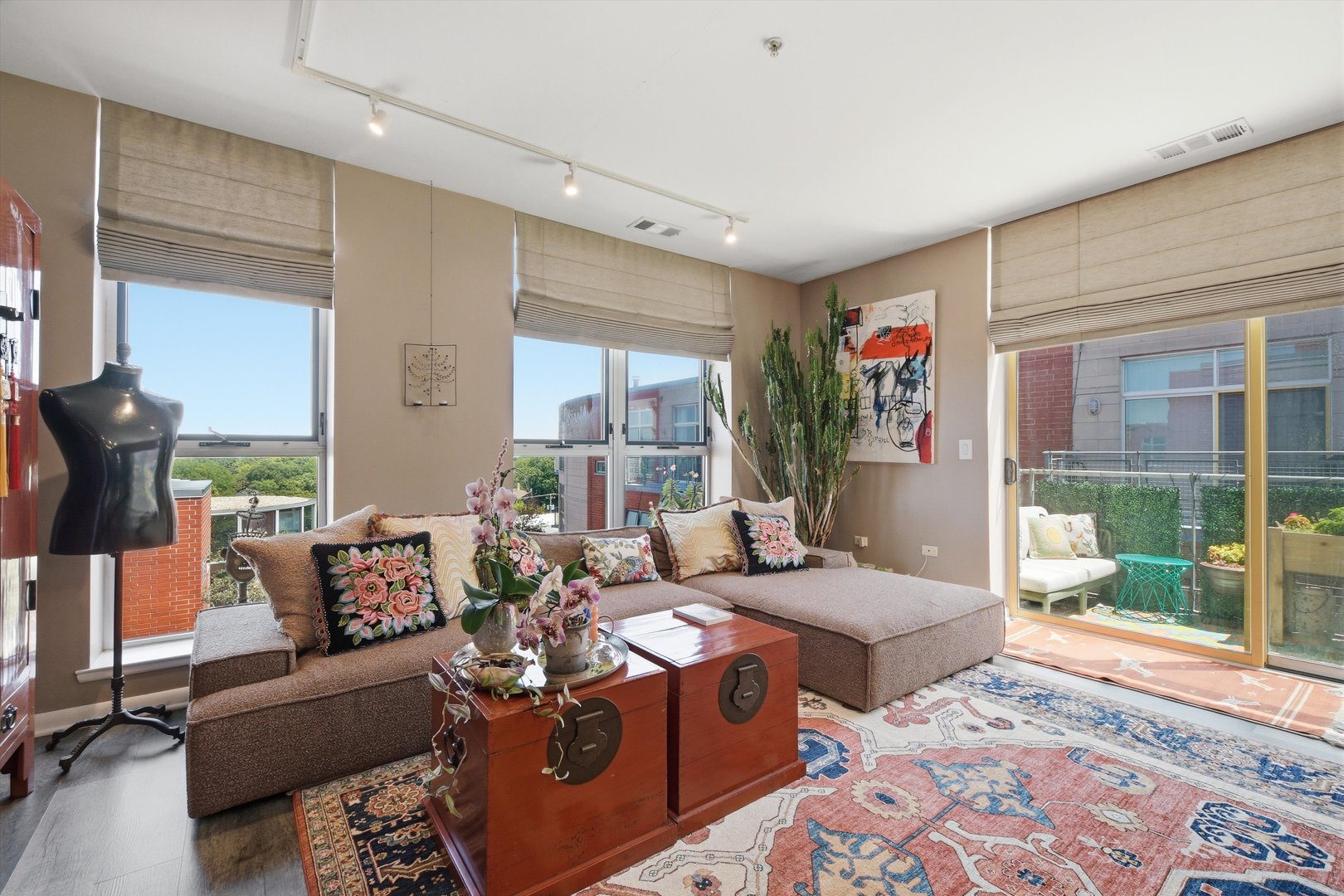 1222 Chicago Avenue 703 Property Photo 6