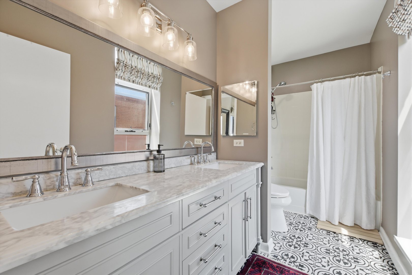1222 Chicago Avenue 703 Property Photo 15