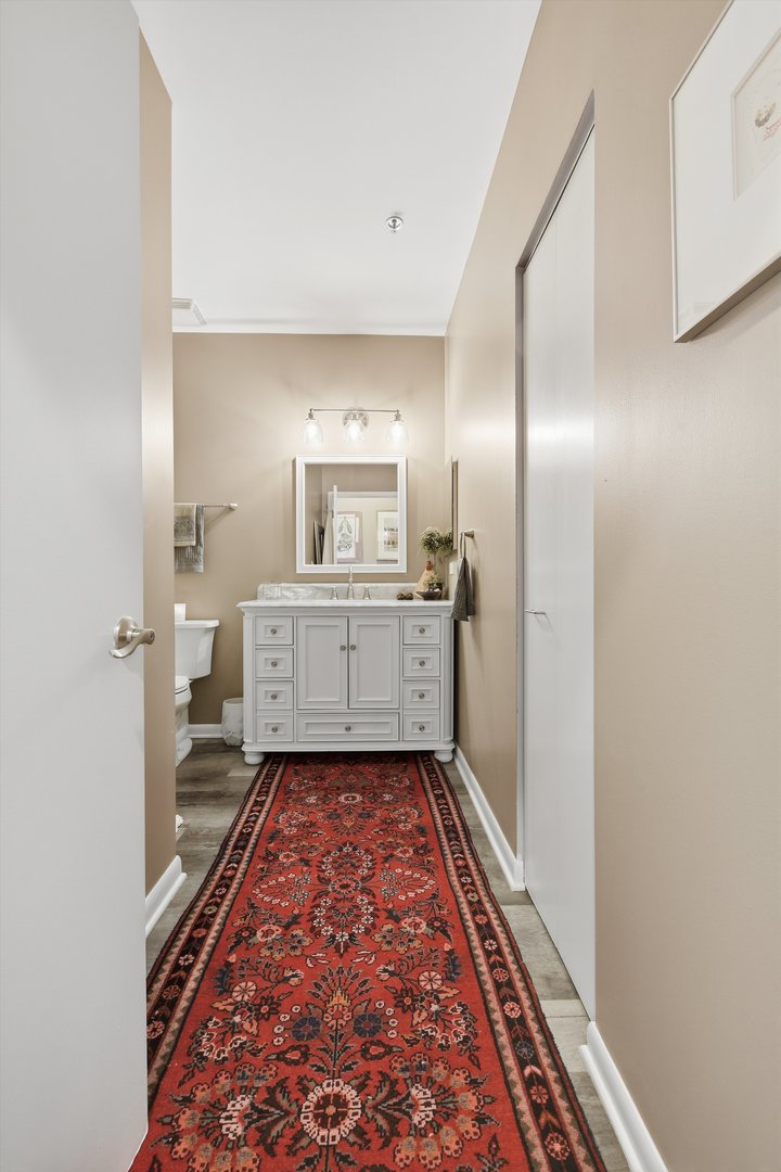 1222 Chicago Avenue 703 Property Photo 19