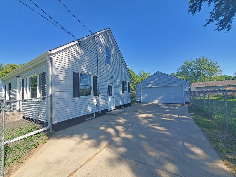 1611 36th Avenue Property Photo 2