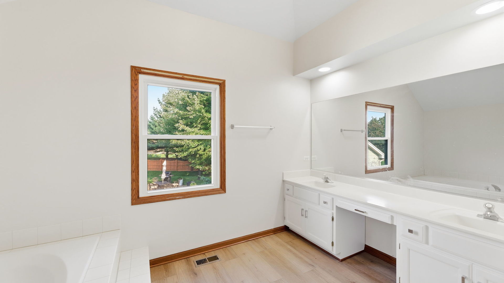 17110 Arbor Creek Drive Property Photo 23