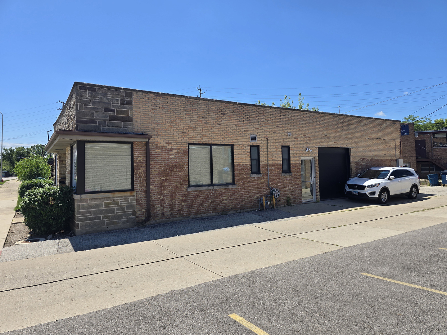 38 N Broadway Street Property Photo 5