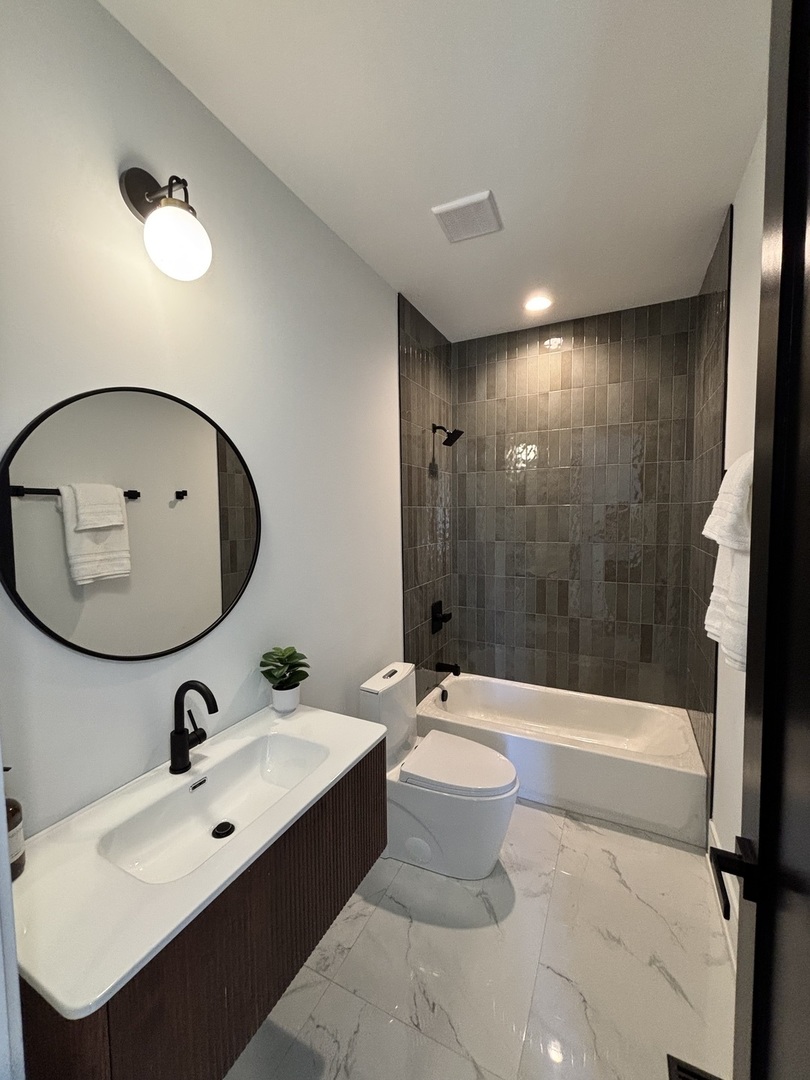 1914 N Rockwell Street Property Photo 18