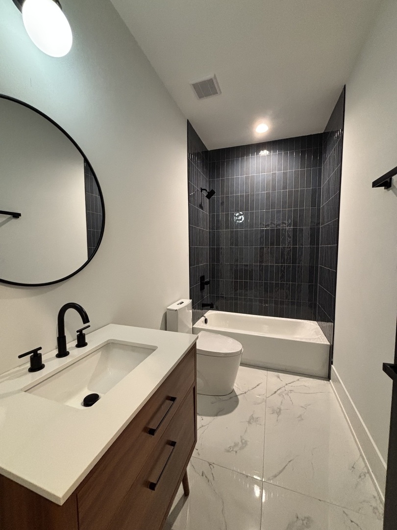 1914 N Rockwell Street Property Photo 24