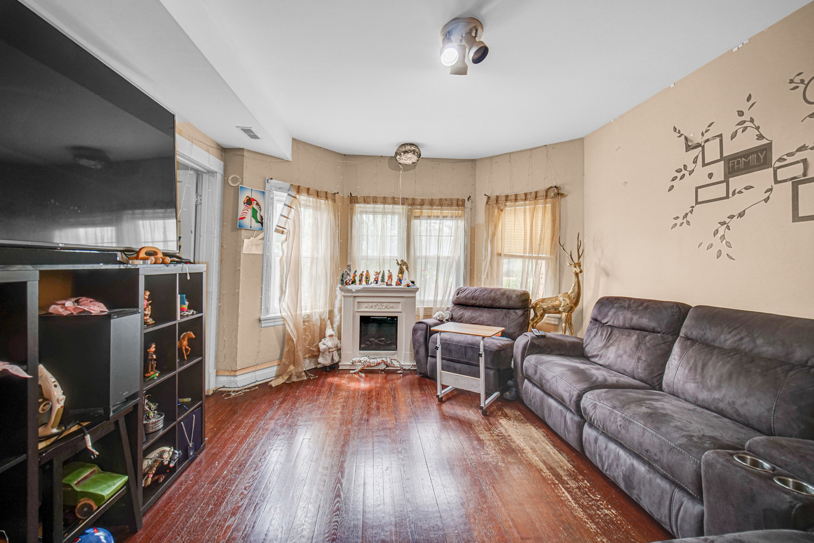 3854 W Diversey Avenue Property Photo 11