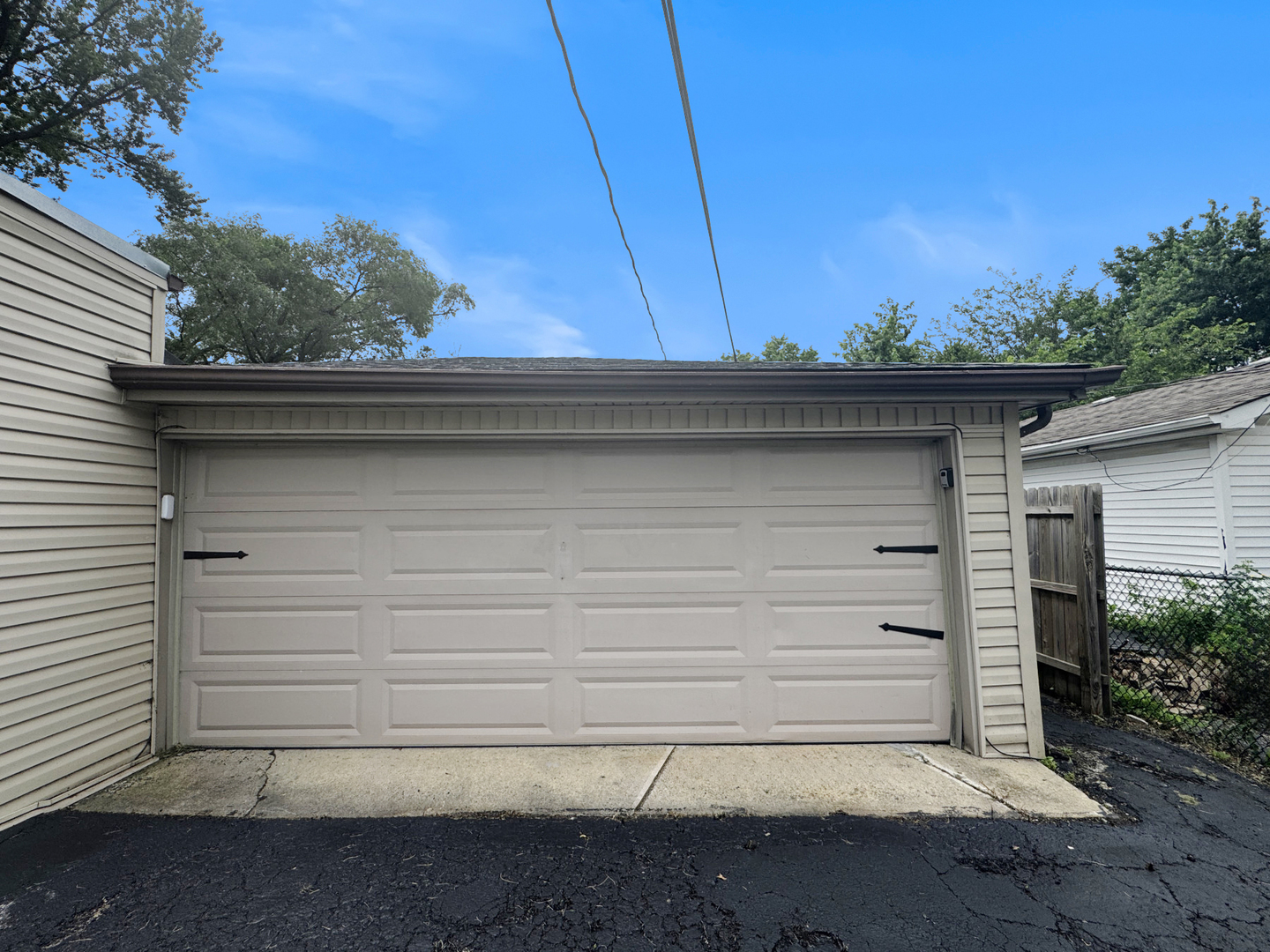 2413 Meridian Drive Property Photo 5