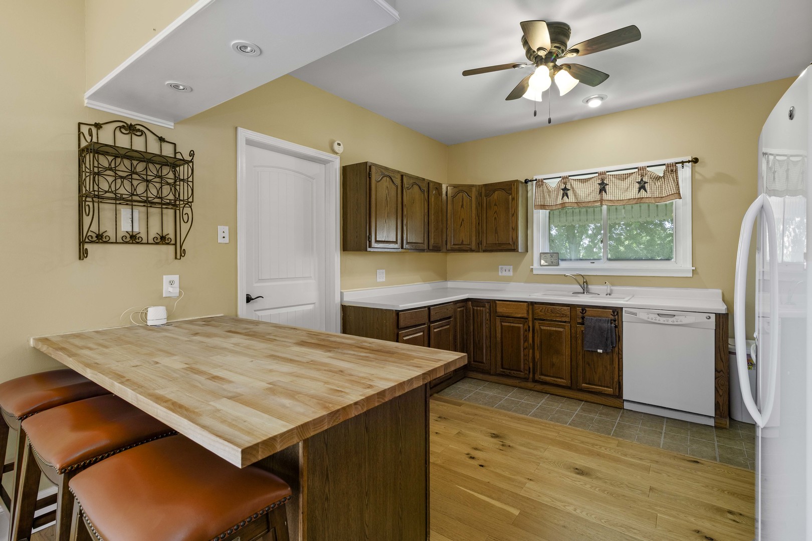 10202 Perry Road Property Photo 6