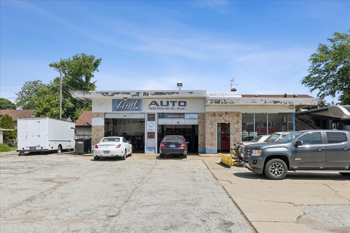 1030 W Touhy Avenue Property Photo 8