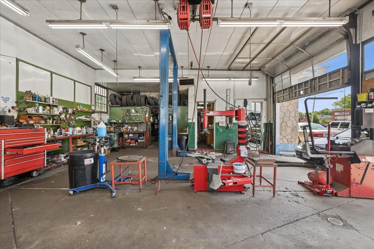 1030 W Touhy Avenue Property Photo 12