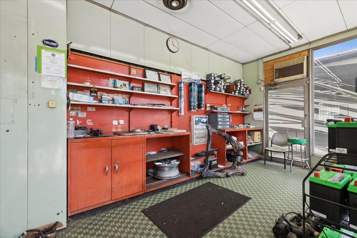 1030 W Touhy Avenue Property Photo 13