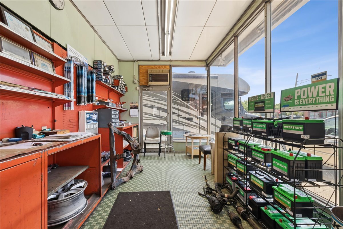 1030 W Touhy Avenue Property Photo 14