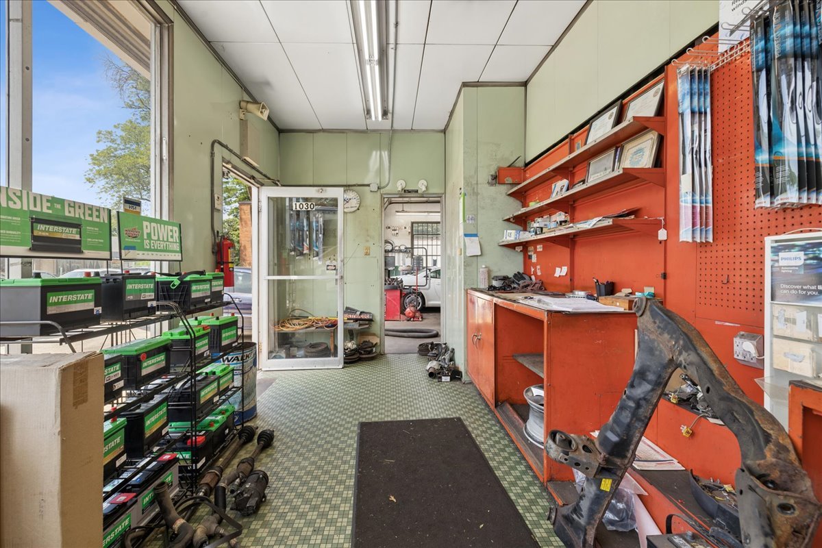 1030 W Touhy Avenue Property Photo 15