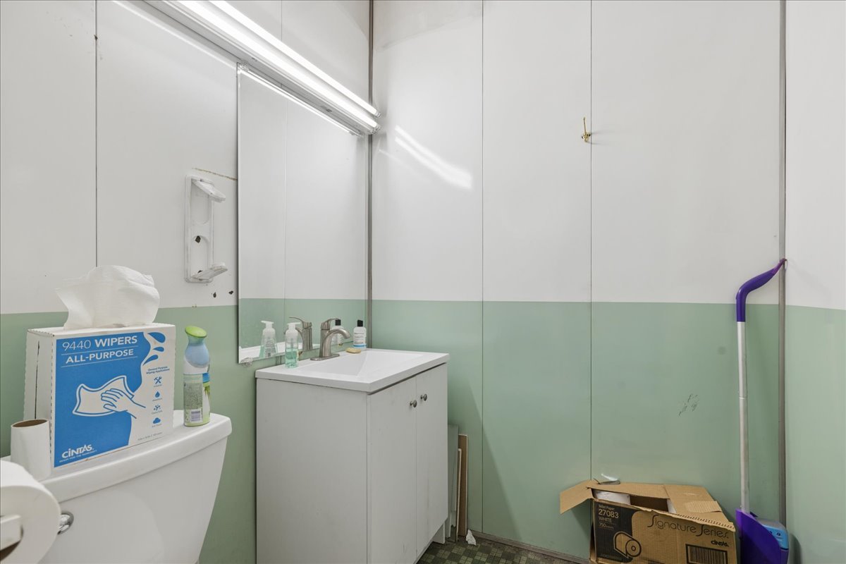 1030 W Touhy Avenue Property Photo 17