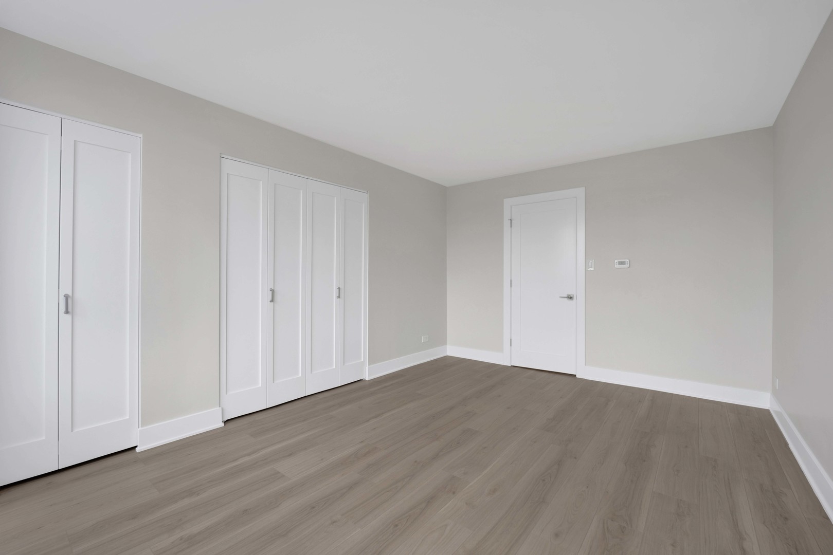 3930 N Pine Grove Avenue 1405 Property Photo 17
