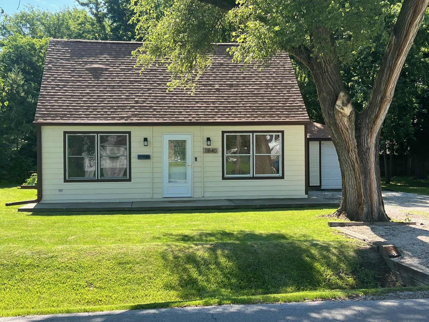 11840 S Hamlin Avenue Property Photo 1