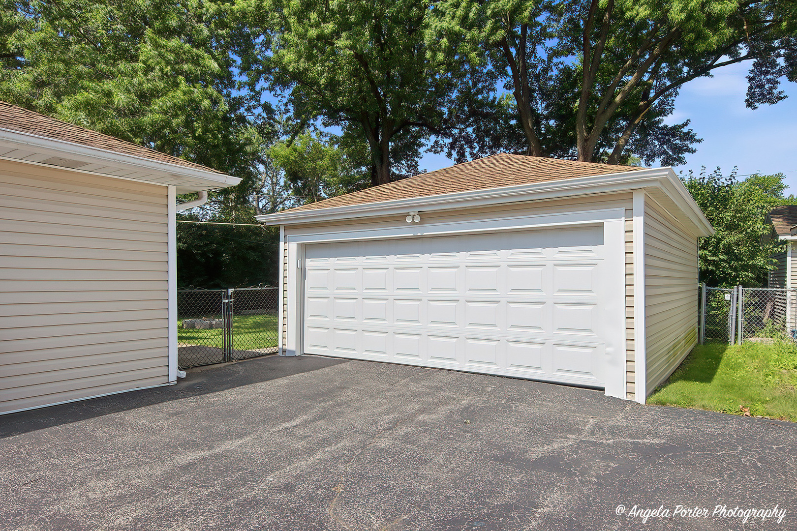 2409 Robin Lane Property Photo 4