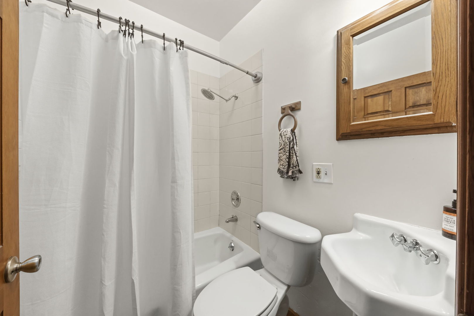 2422 N Seminary Avenue Property Photo 20
