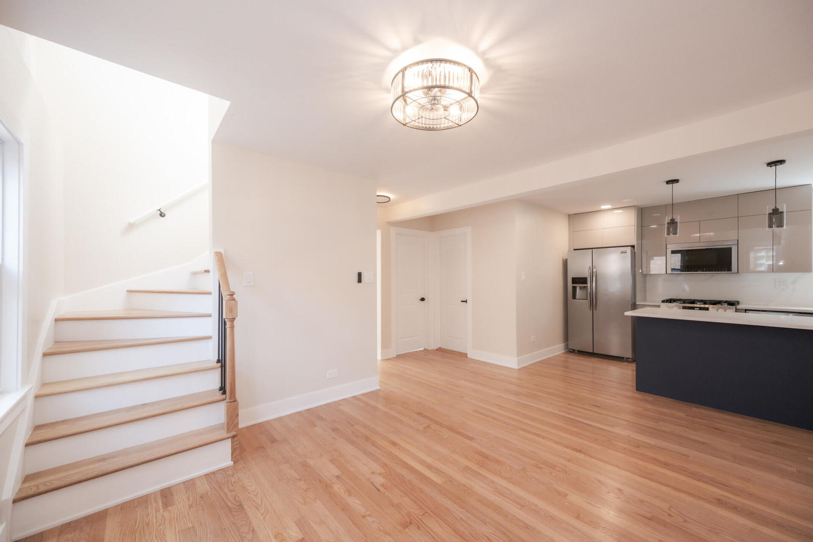 8728 S King Drive Property Photo 11
