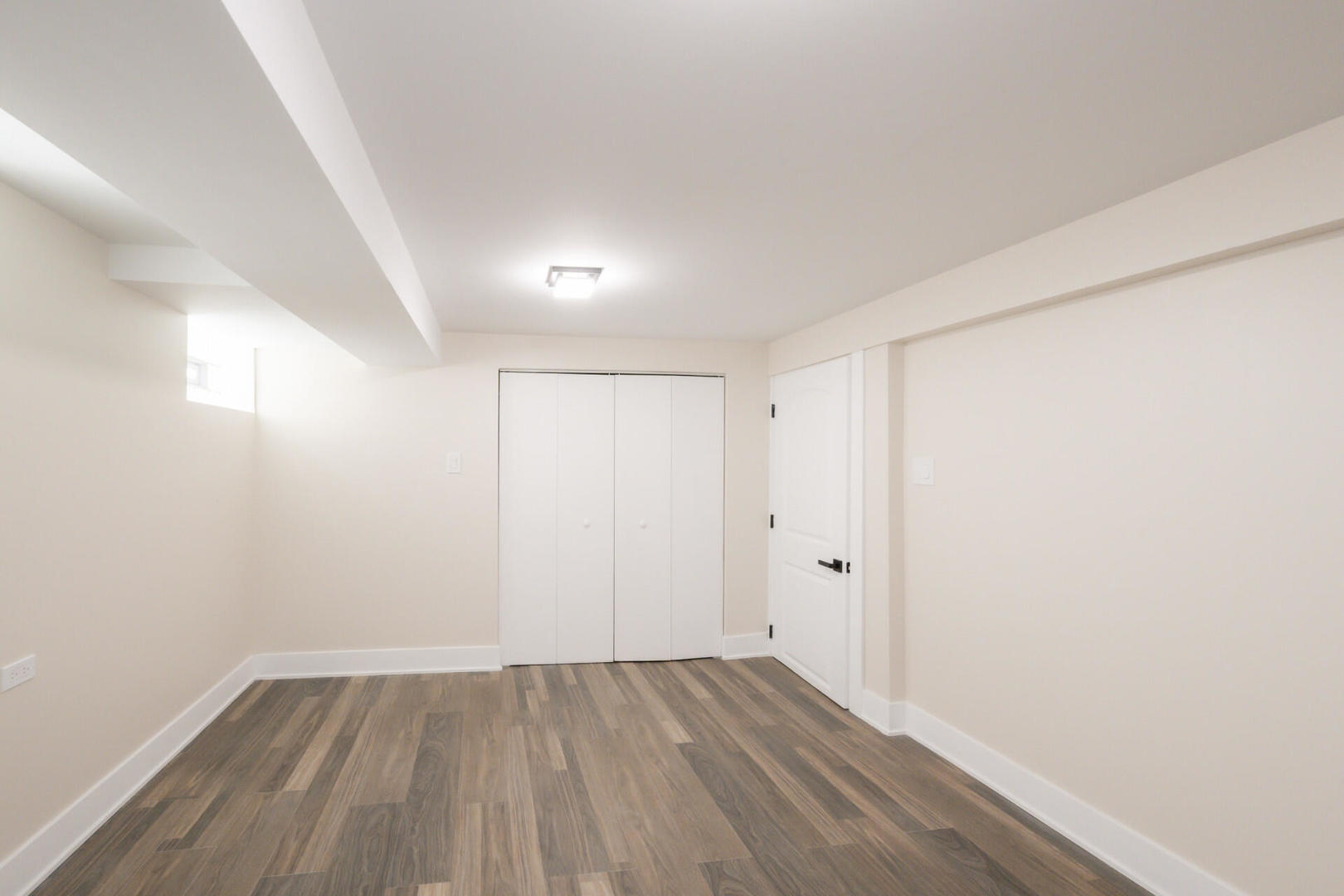 8728 S King Drive Property Photo 22