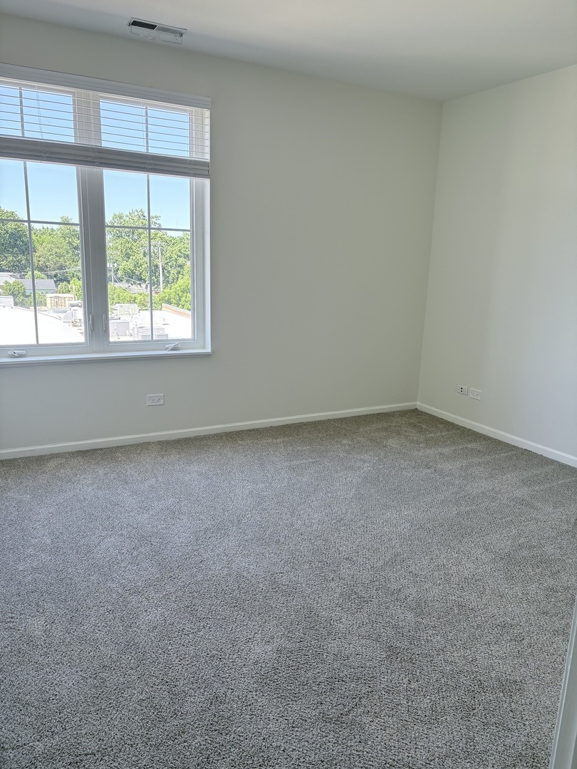 625 Deerfield Road 402 Property Photo 8