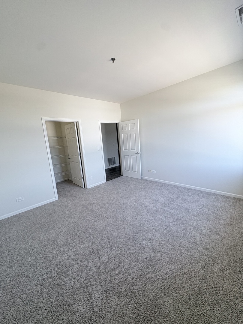 625 Deerfield Road 402 Property Photo 9