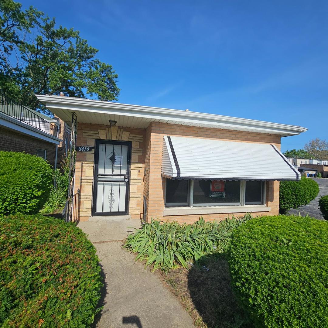 8456 S Damen Avenue Property Photo 1