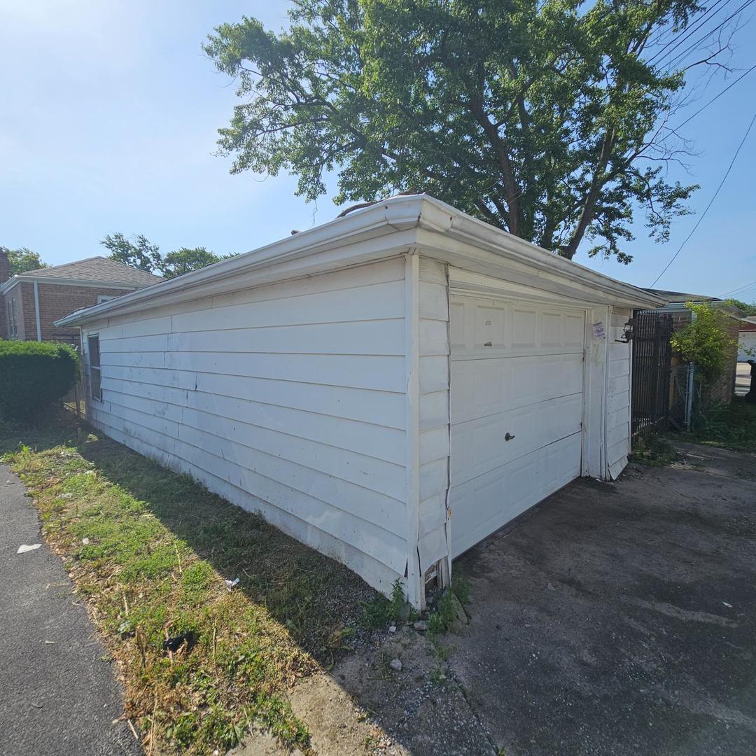 8456 S Damen Avenue Property Photo 6