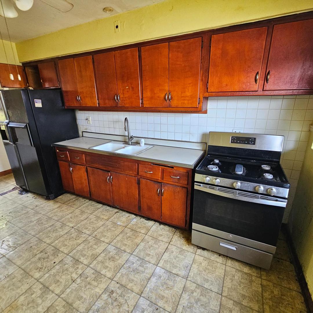 8456 S Damen Avenue Property Photo 9