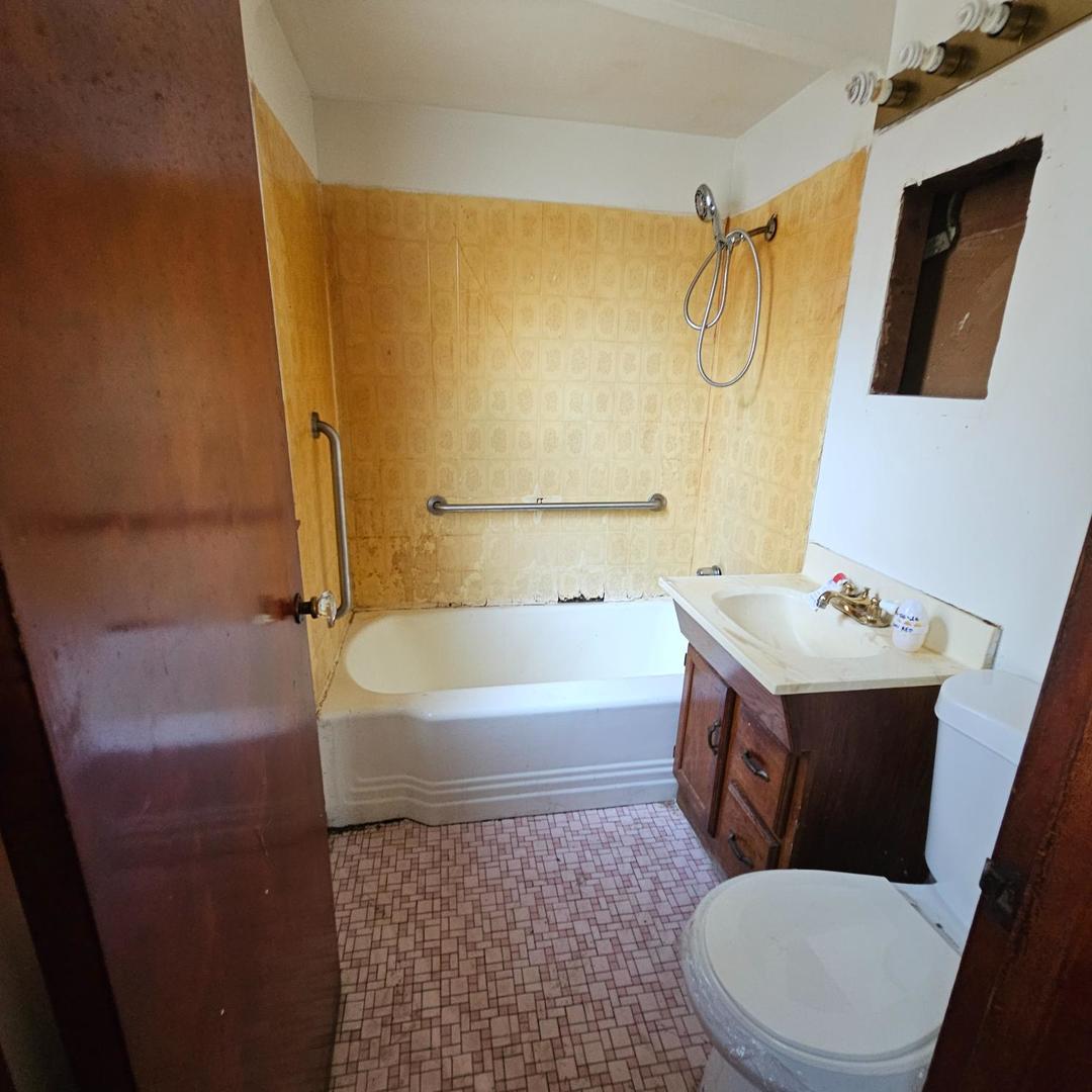 8456 S Damen Avenue Property Photo 10