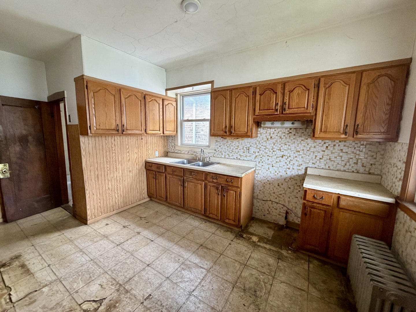 5216 W Melrose Street Property Photo 4