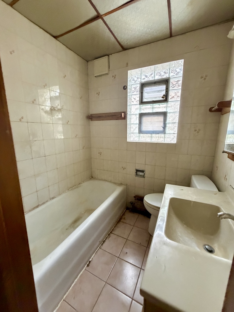 5216 W Melrose Street Property Photo 10