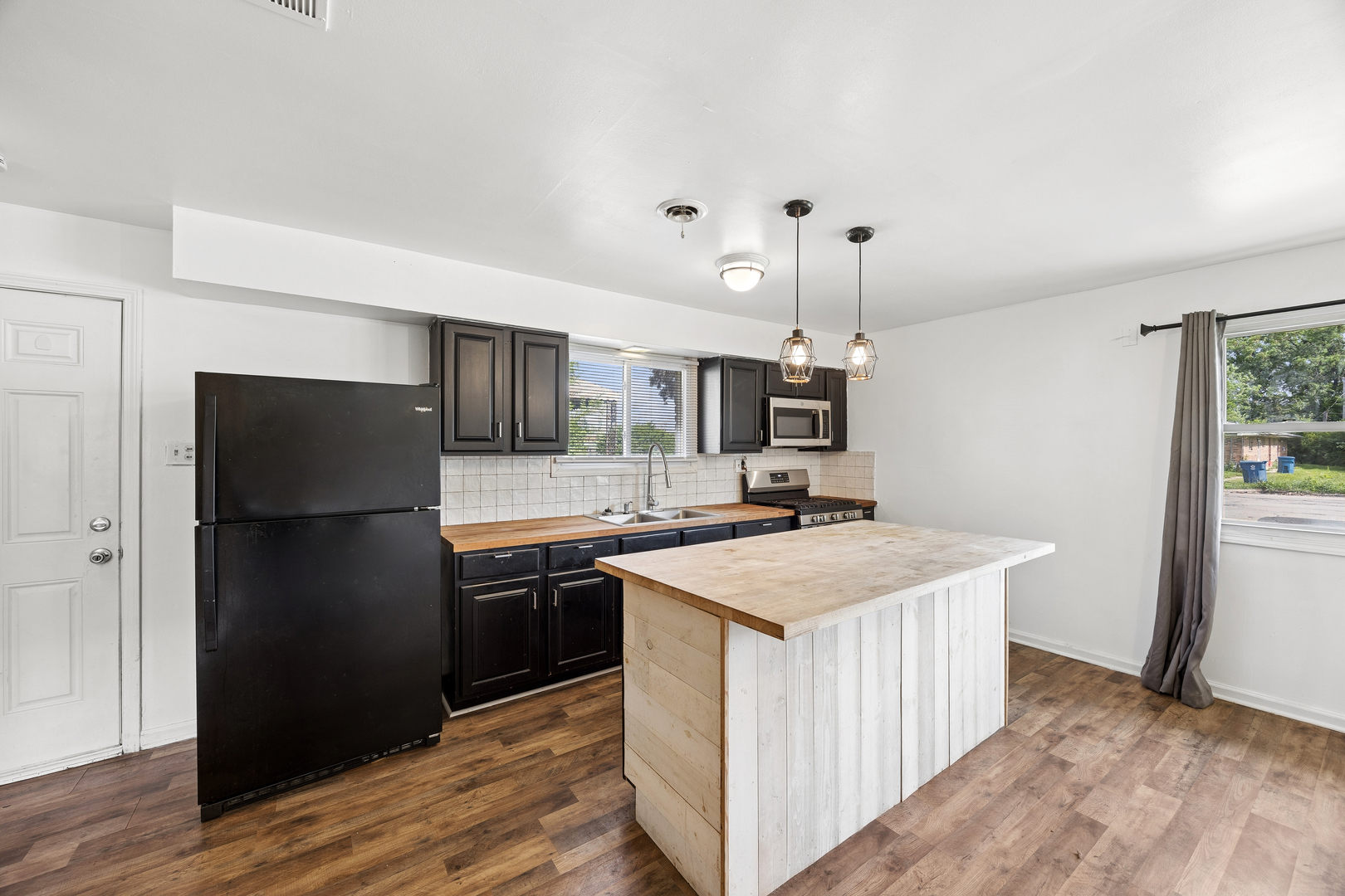 220 W 155th Street Property Photo 8